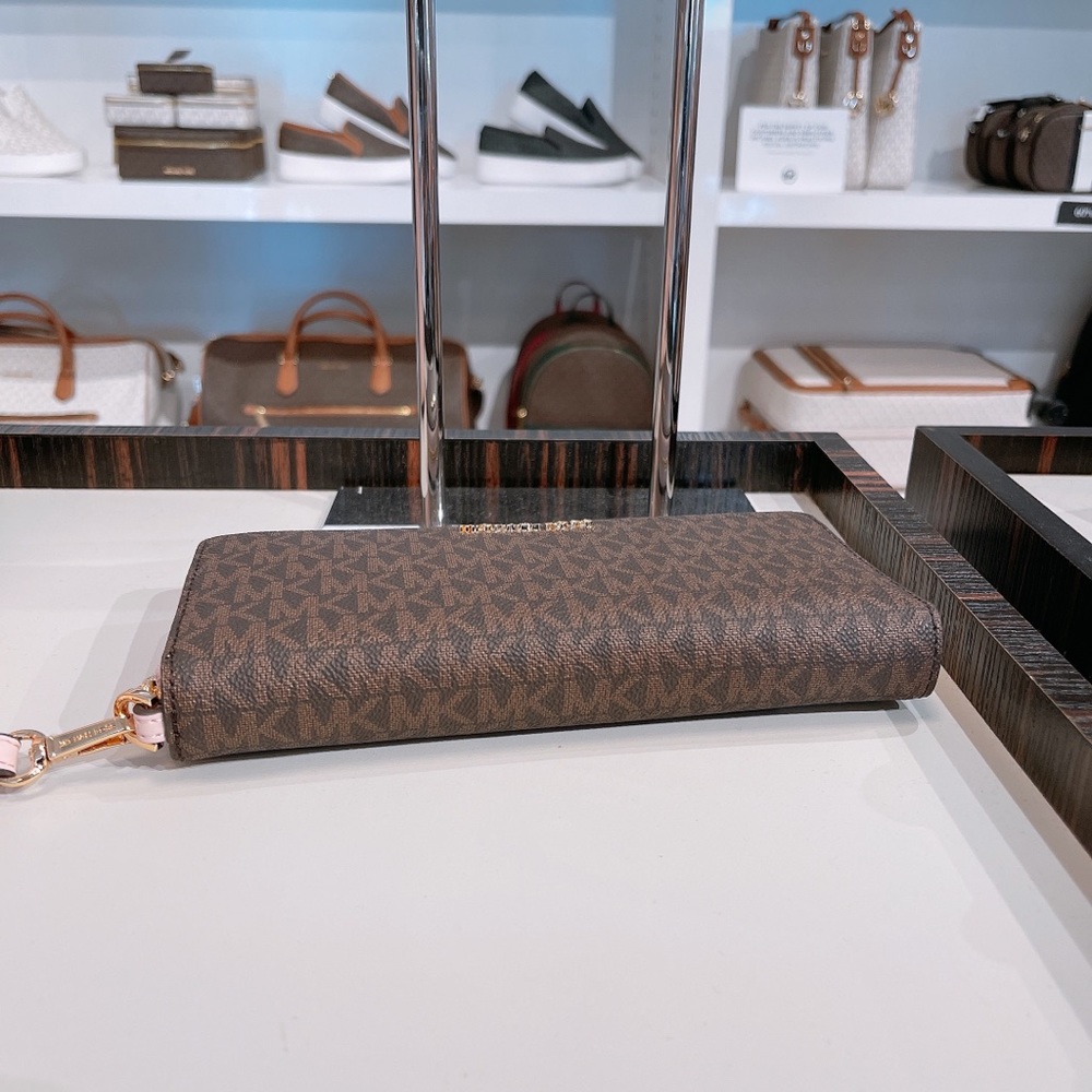 Michael Kors JST Large Zip Wallet - Picture 4 of 7